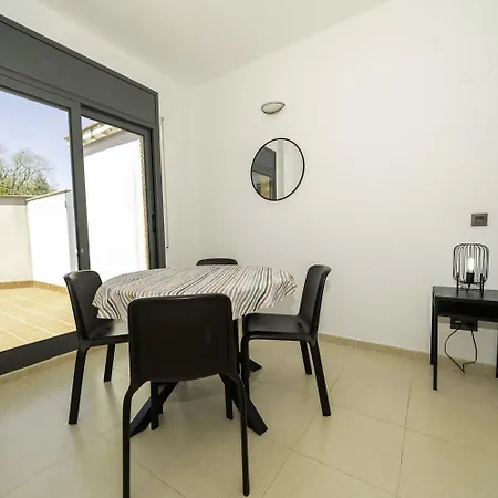 Terraza, Piscina Y Parking En Tossa * Tossa de Mar