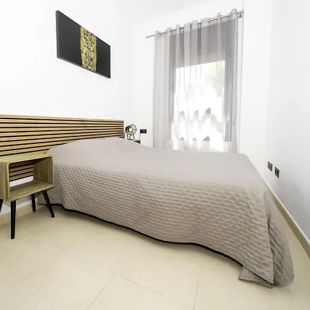 Terraza, Piscina Y Parking En Tossa