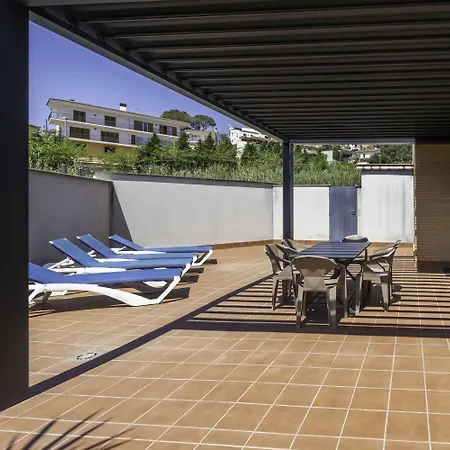 Terraza, Piscina Y Parking En Tossa