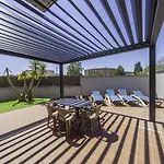 Precioso Con Terraza Y Piscina Apartamento